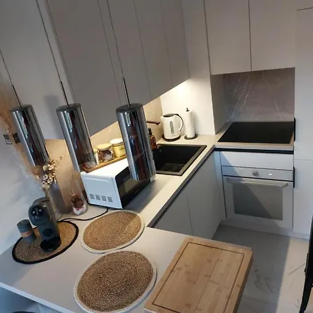 Lux New Marikela * Split