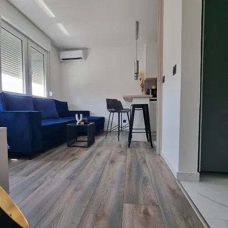 Lux New Marikela سبليت