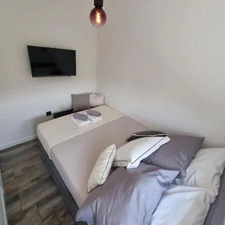 Lux New Marikela سبليت